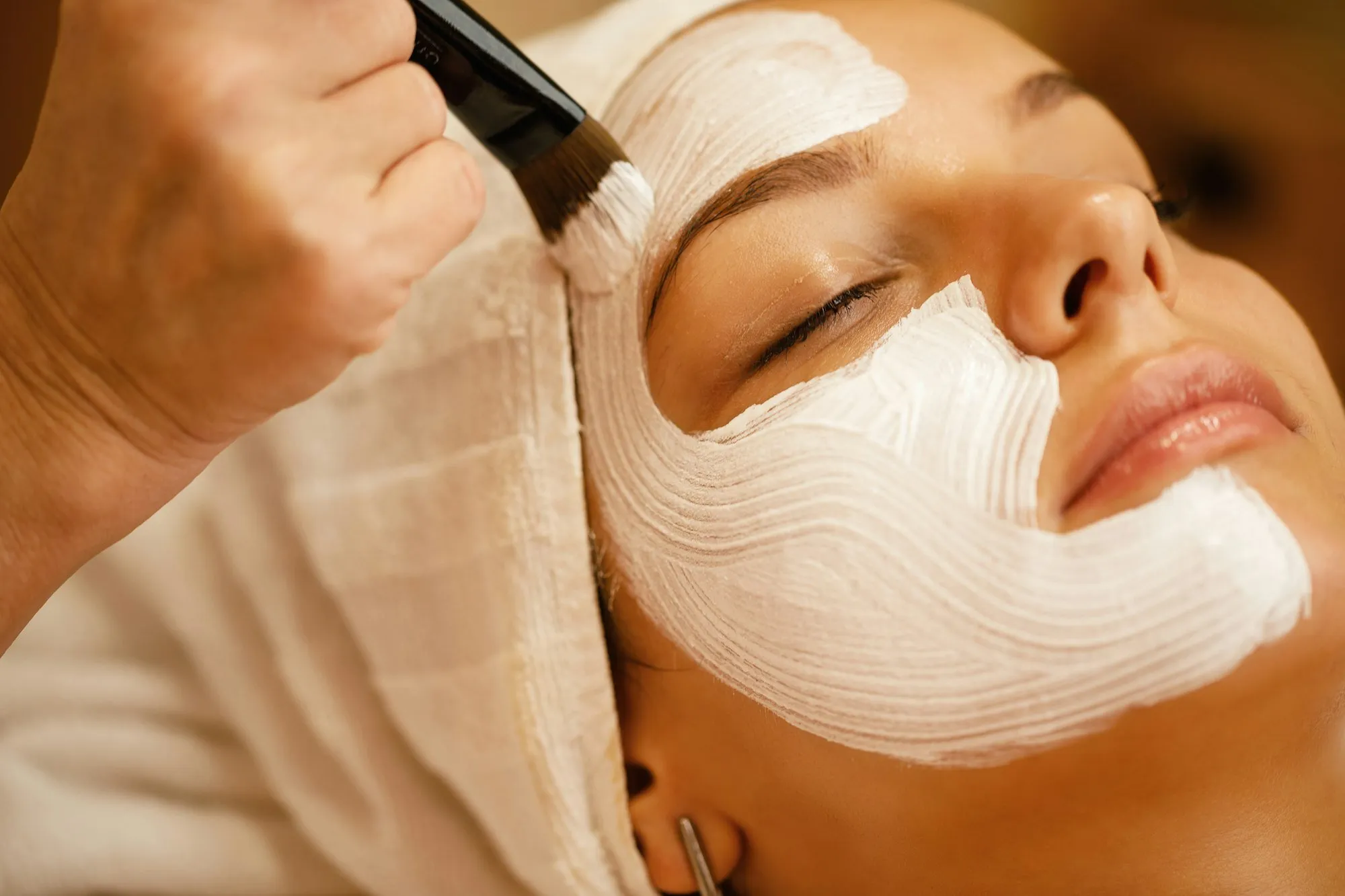 Hydrating mask and aftercare during facial