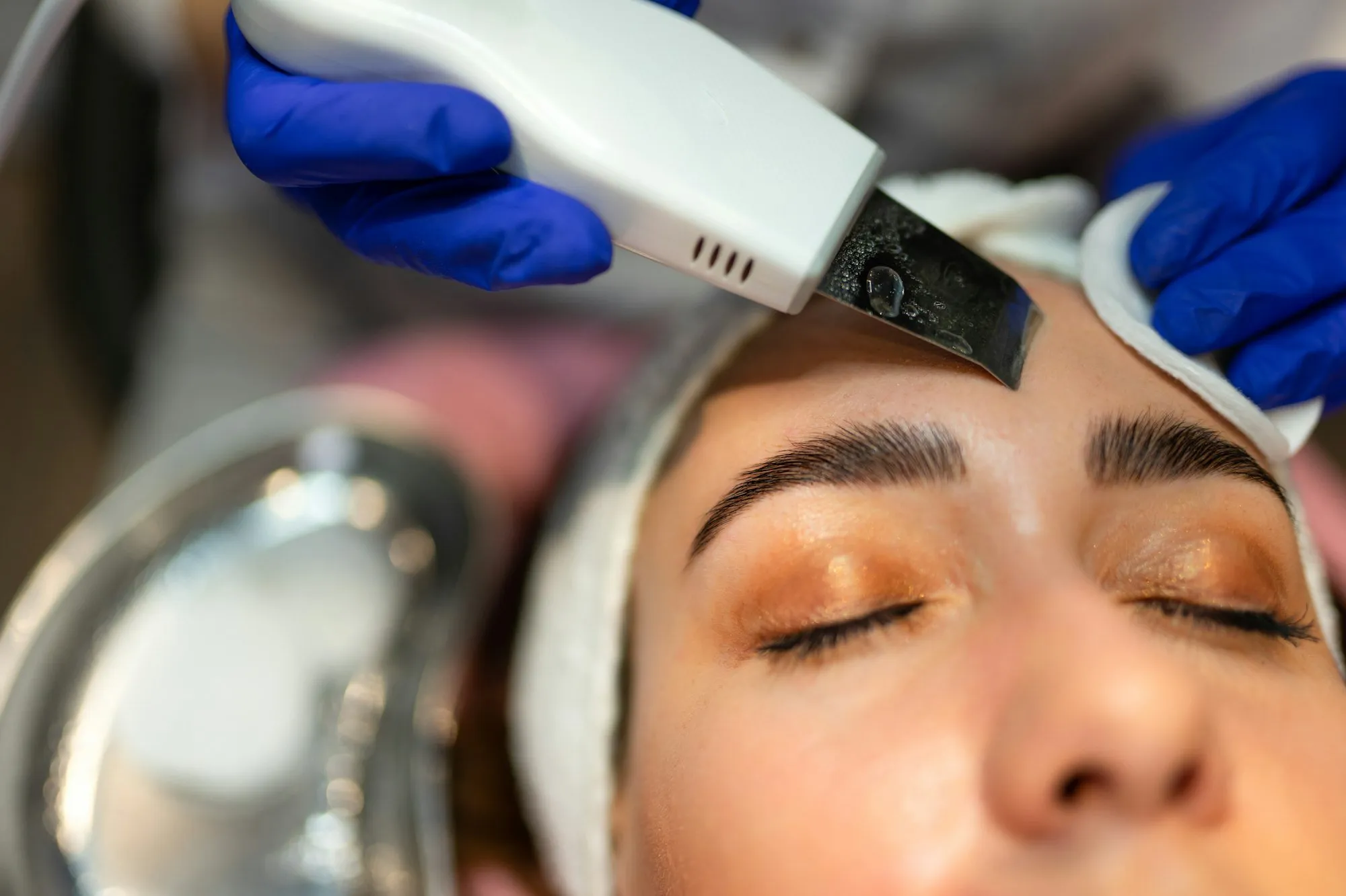 Ultrasonic scrubber facial exfoliation